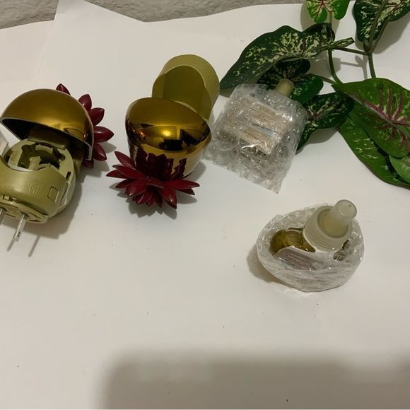 NEW Yankee Candle Succulent Scent Plug Diffuser Plug In Lot of 2 B4 - Picture 1 of 3